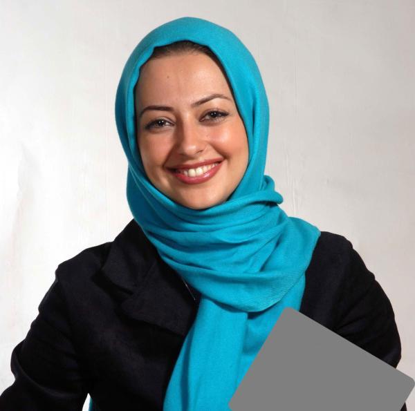 بوسه نفیسه روشن بر گونه مادرش
