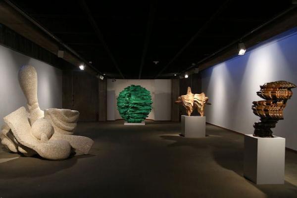 برگزاری نمایشگاه آثار تونی کرگ در کرمان